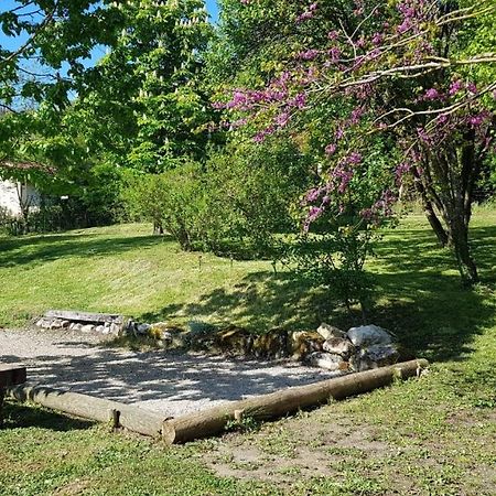 Les Tremieres Bed & Breakfast Saint-Paul-des-Fonts Екстериор снимка