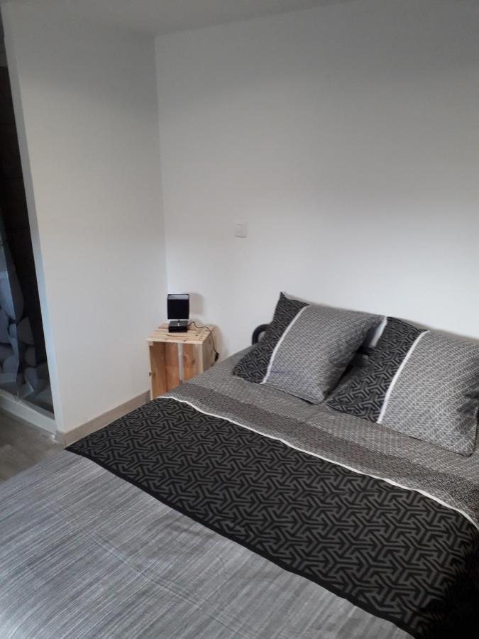Les Tremieres Bed & Breakfast Saint-Paul-des-Fonts Екстериор снимка