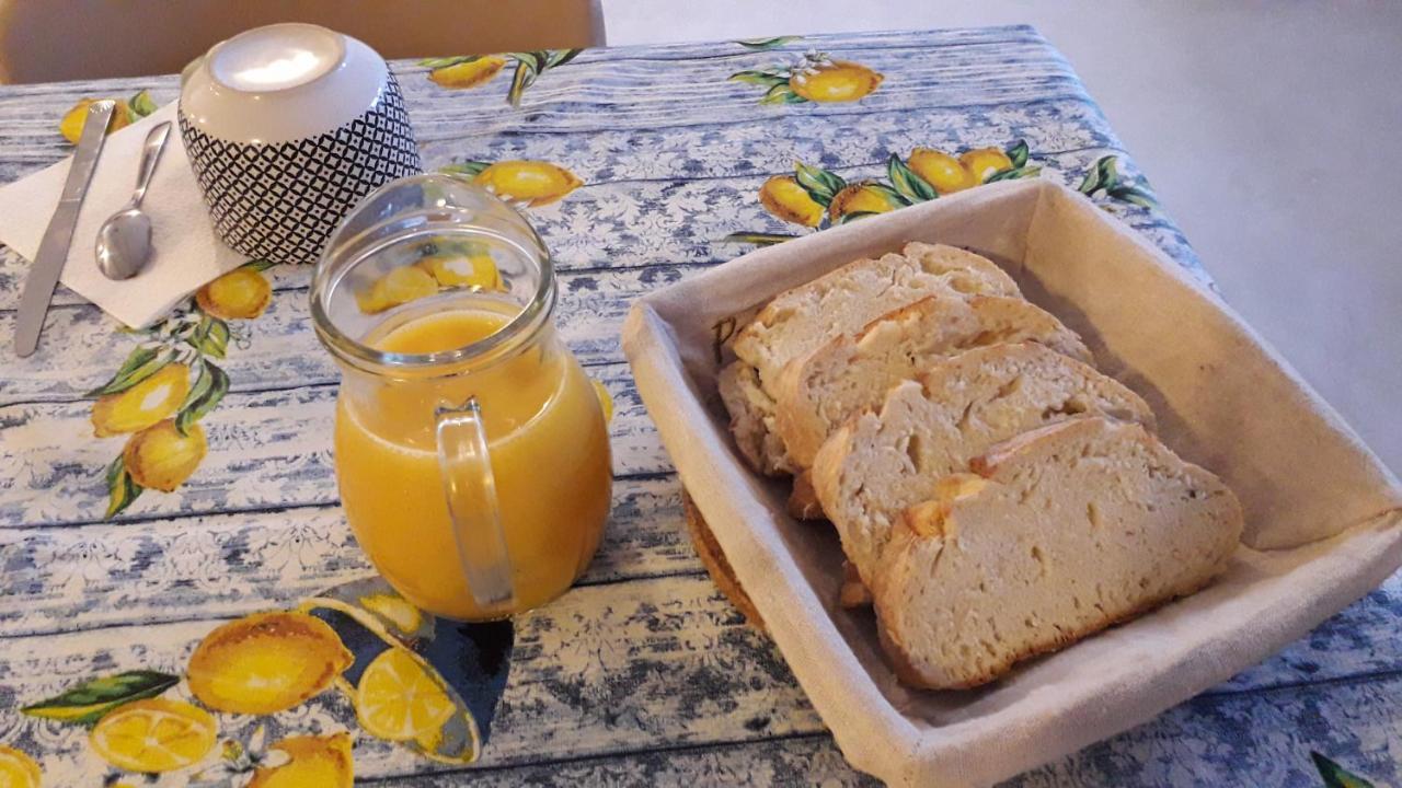 Les Tremieres Bed & Breakfast Saint-Paul-des-Fonts Екстериор снимка