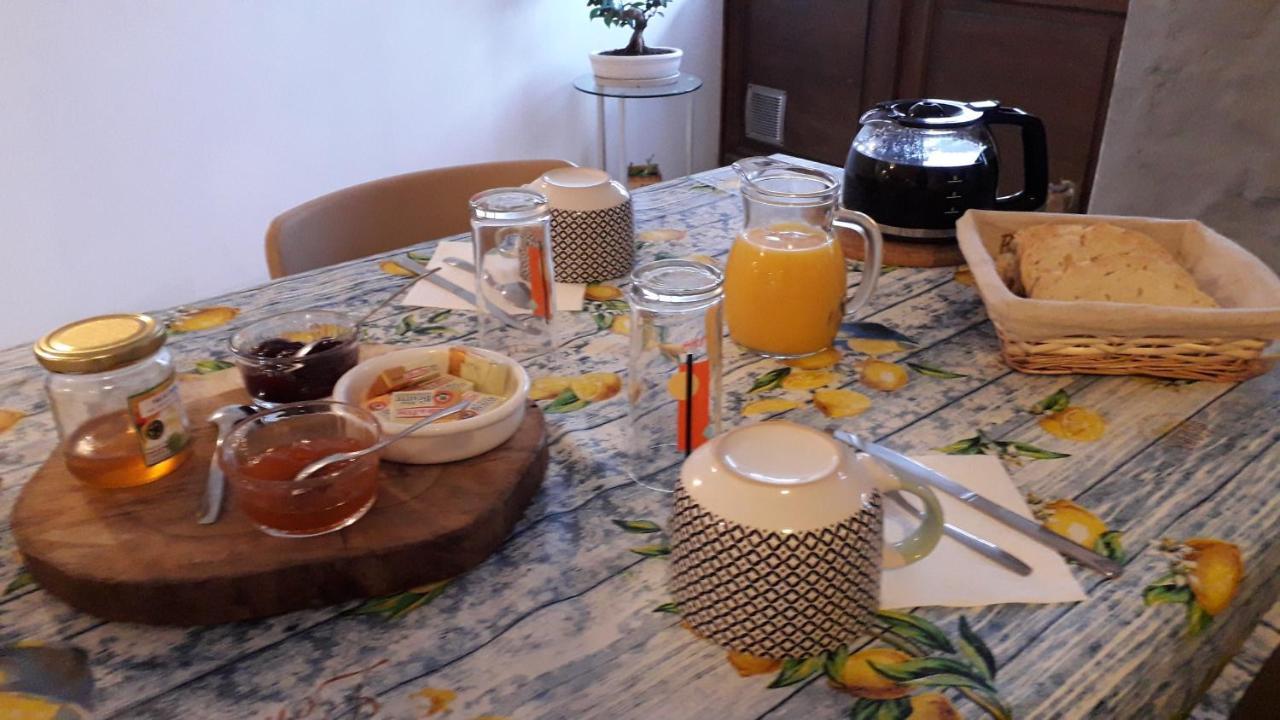 Les Tremieres Bed & Breakfast Saint-Paul-des-Fonts Екстериор снимка