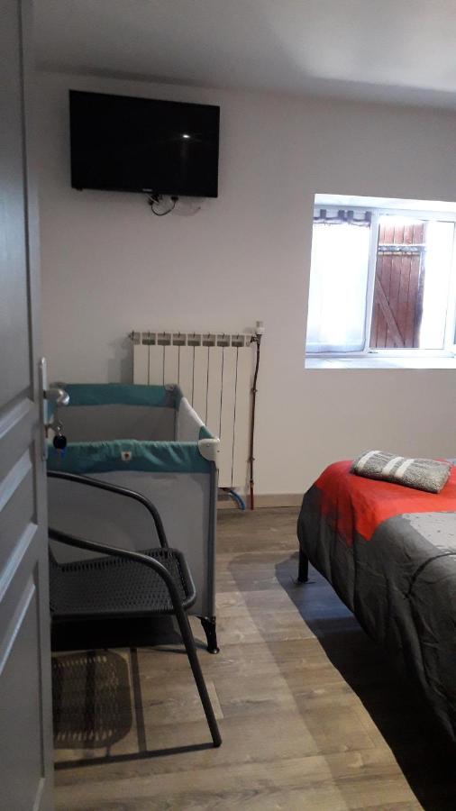 Les Tremieres Bed & Breakfast Saint-Paul-des-Fonts Екстериор снимка